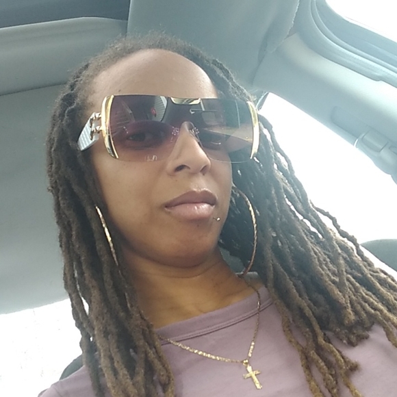 ✨"Hater Blockers" Fashion Glasses✨ - Picture 4 of 4